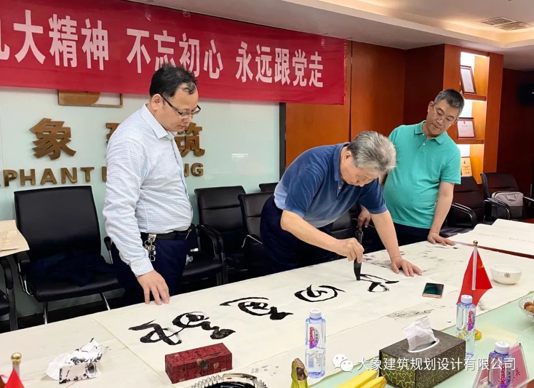 將校書法家揮毫潑墨交流活動圓滿舉行